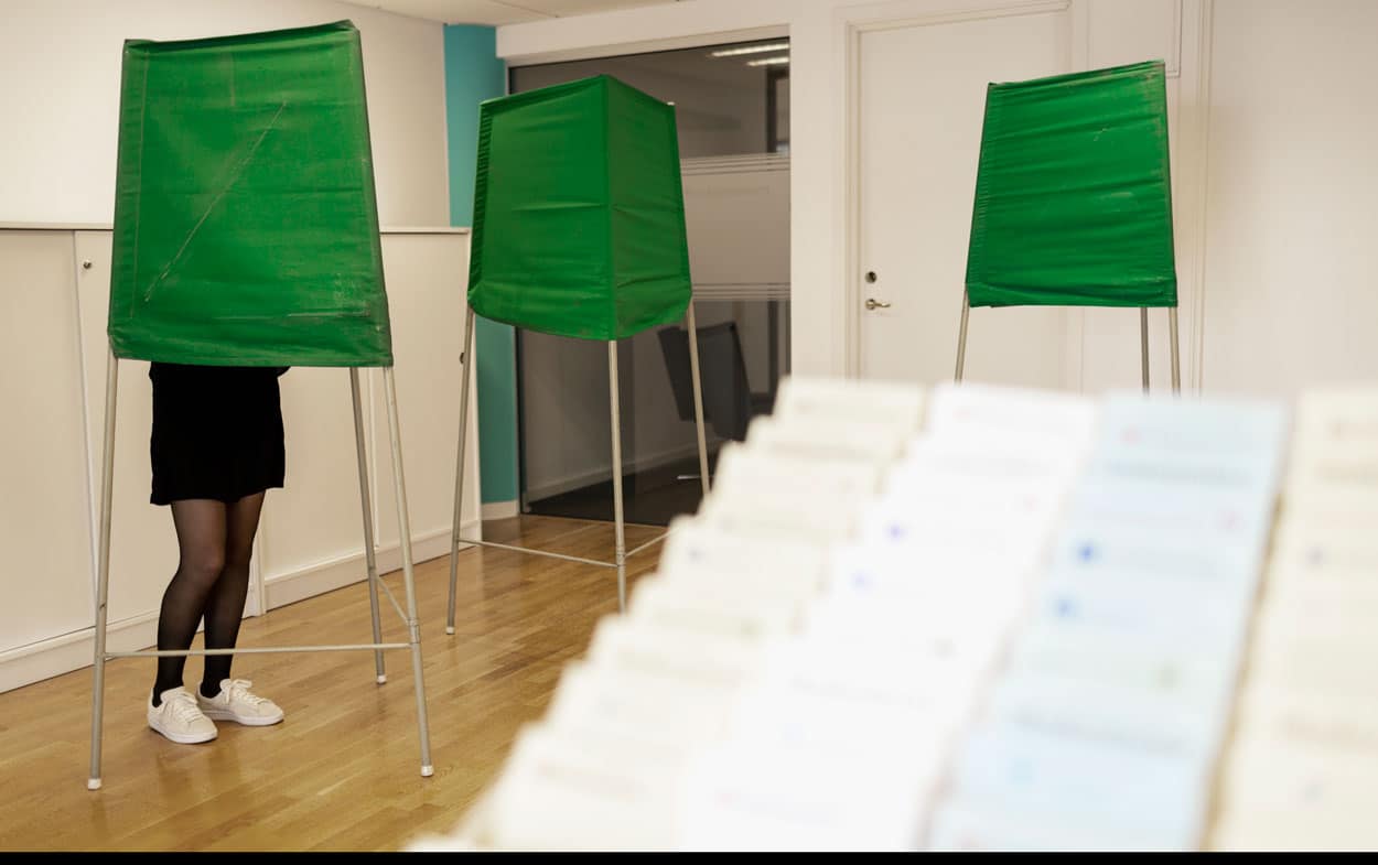 Inför valet: Hur fungerar det att rösta för en person med demenssjukdom?