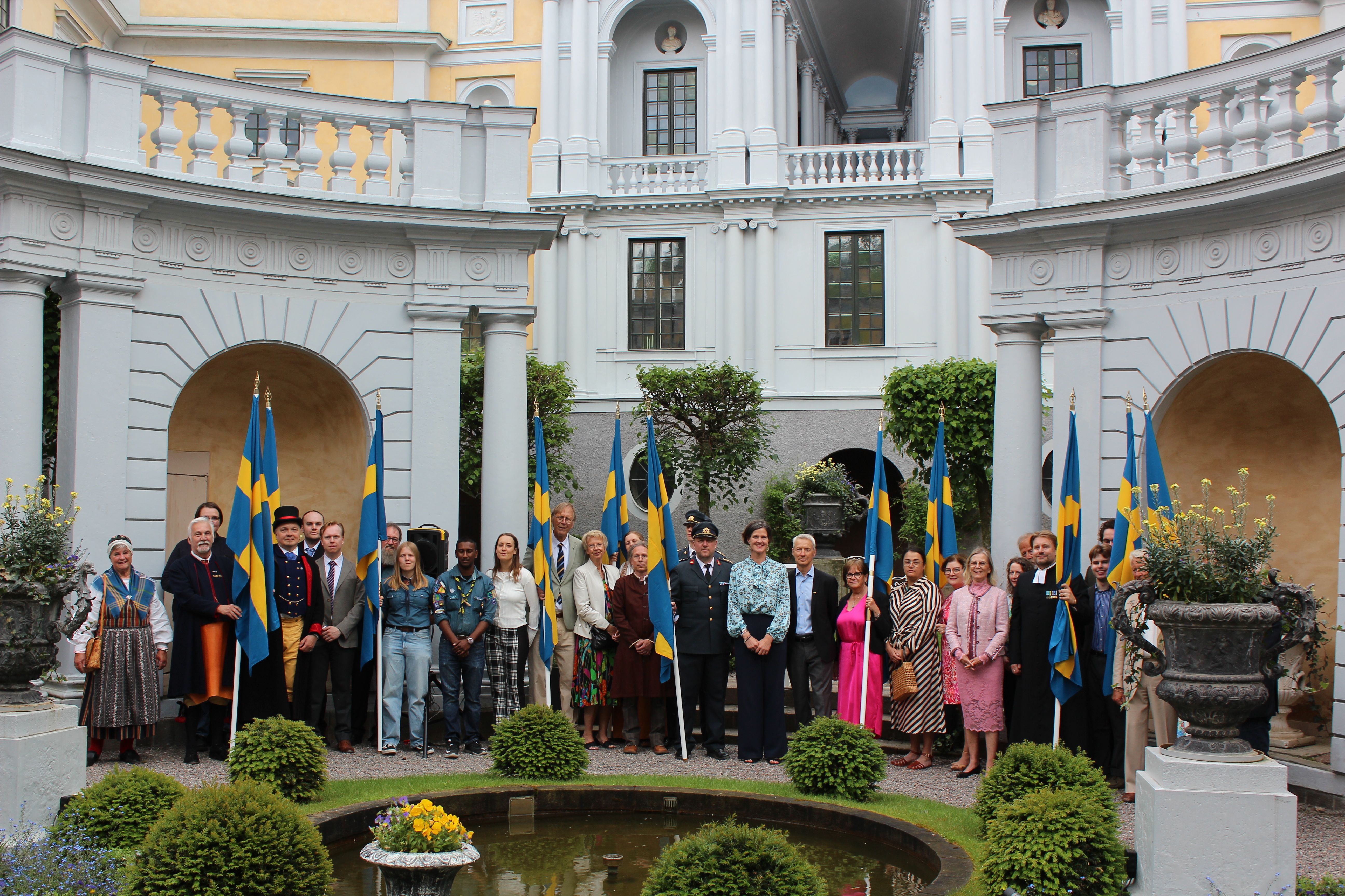 Stiftelsen Sveriges Nationaldag uppmärksammar Demensförbundet med en svensk fana